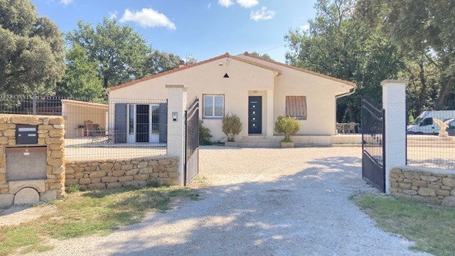 A vendre -VAUCLUSE-84600- Villa Plain pied -  7 pièces -4 chambres- 136 m2- Terrain 2555m²-370000€