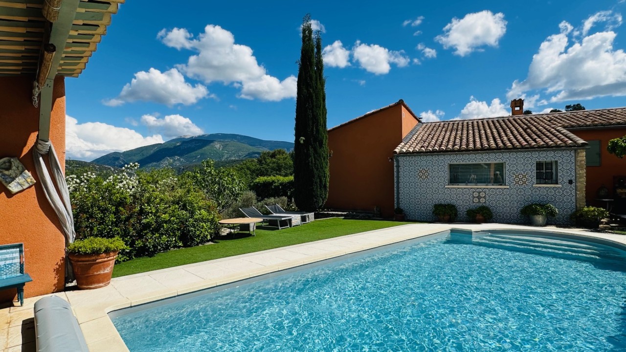 A VENDRE - REF 359 -  PROCHE VAISON -SUPERBE PROPRIETE  VILLA 220M²- TERRAIN 3900M² PISCINE VUES IMPRENABLES -899000€
