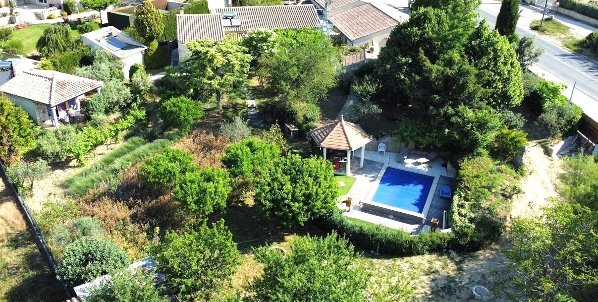 A VENDRE- REF 357- VAISON LA ROMAINE- 84110-PROPRIETE ENSEMBLE IMMOBILIER COMMERCIAL- RESTAURATION-TOURISTIQUE AVEC PISCINE- 12 PIECES- 366M²- 3110M²-995000€