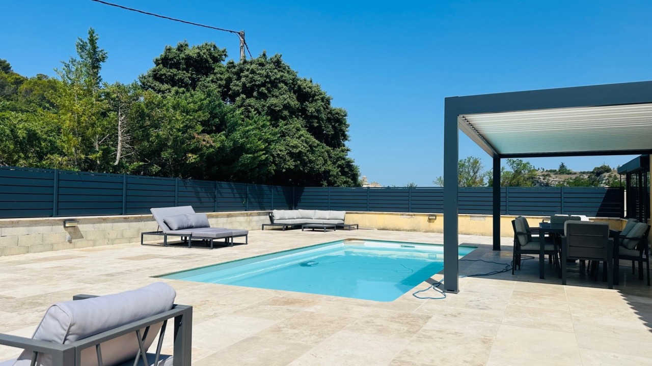 A VENDRE - REF 366 -VAUCLUSE -84110 VAISON LA ROMAINE - VILLA RENOVEE 180M²- T5 - 3/4 CHAMBRES -1100M² TERRAIN- PISCINE ET JACUZZI - 715000€