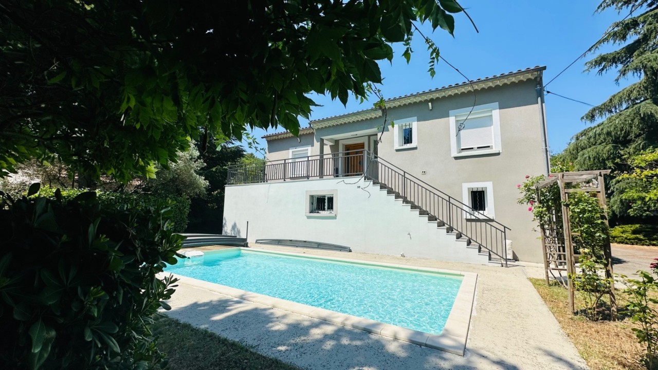 A VENDRE- VAUCLUSE- VAISON - REF 361-VILLA T7- 5 CHAMBRES-  CENTRE VILLE - PISCINE -TERRAIN 1000M² -449000€